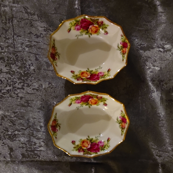 Royal Albert Other - Royal Albert’ “Old Country Roses”old country Fine Bone. Sweet/Trinket Di…